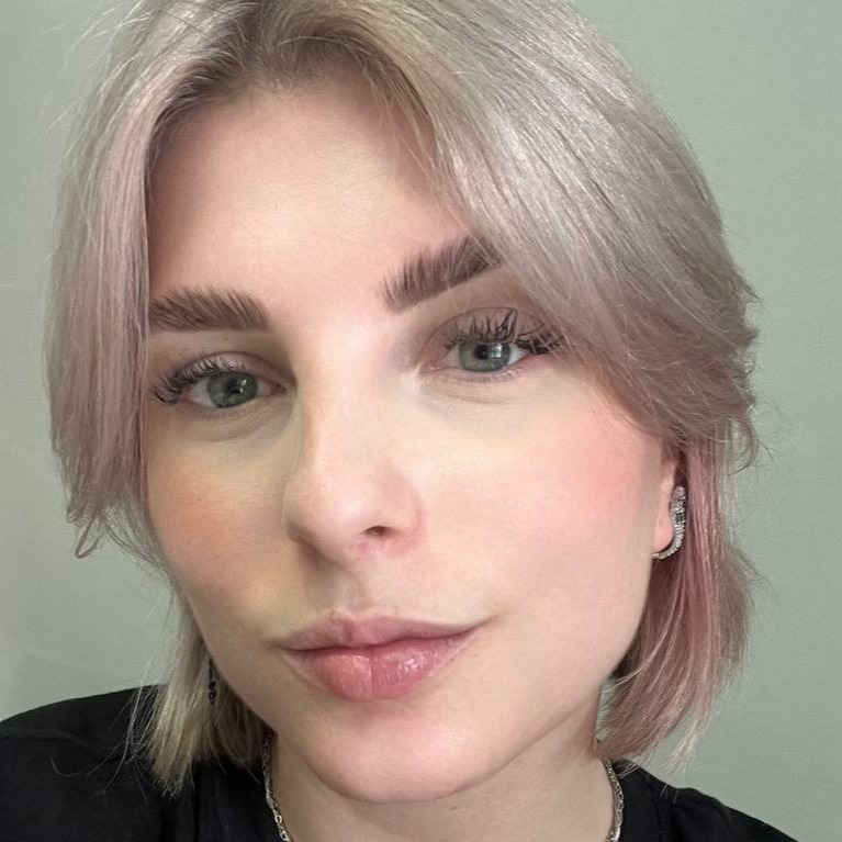 Полина.