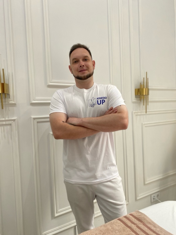 Александр Ефремов