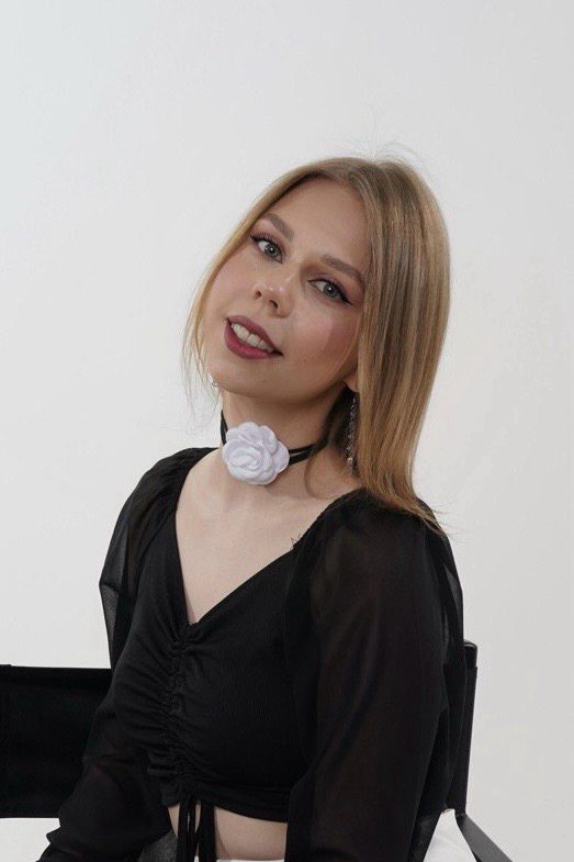 Полина Власова