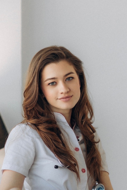Алина Отставнова