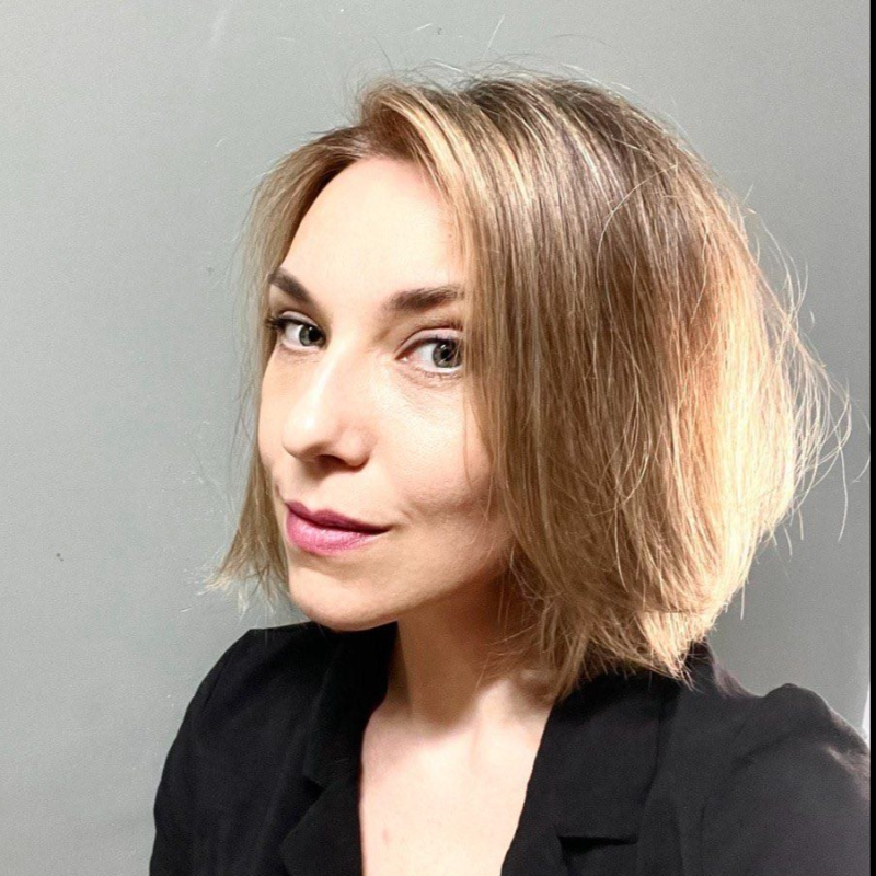 Елена Окада